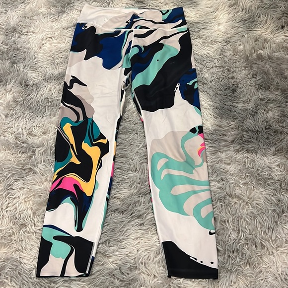 Nike Medium Leggings - Picture 2 of 6